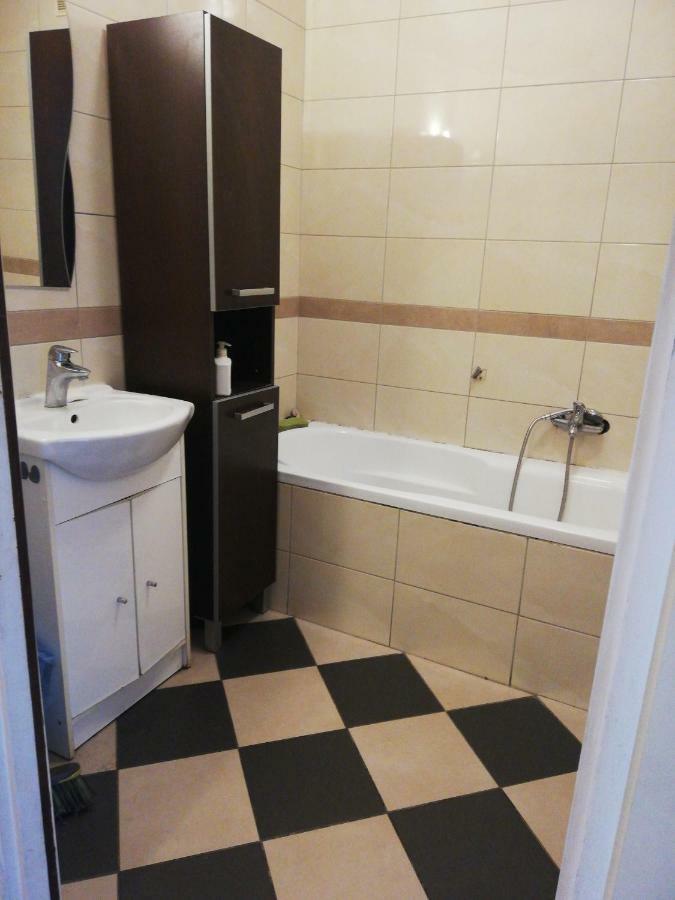 Pokoje Przy Rondzie Apartamento Częstochowa Exterior foto
